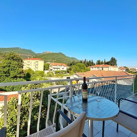 Apartments Dosljak Tivat Exterior photo