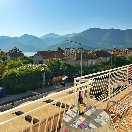 Apartments Dosljak Tivat Exterior photo