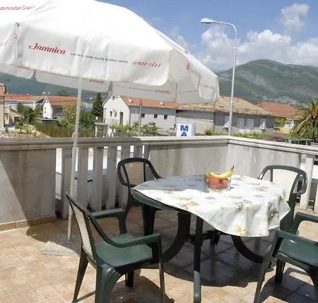 Apartments Dosljak Tivat Exterior photo